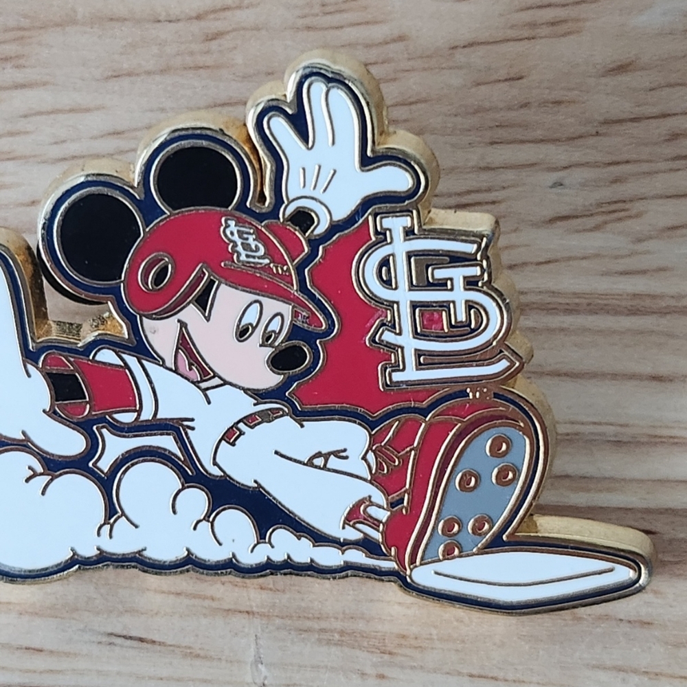Disney Pin ~ Mickey Mouse Major League Baseball: St. Louis Cardinals - Picture 2 of 7